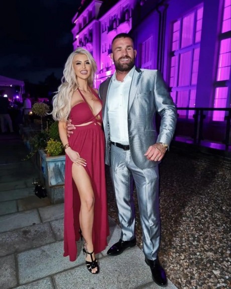 Oblek a šaty na míru