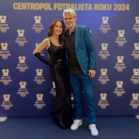 Oblek a šaty na míru