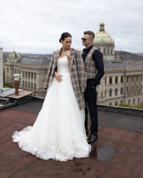 Svatební šaty a oblek na míru