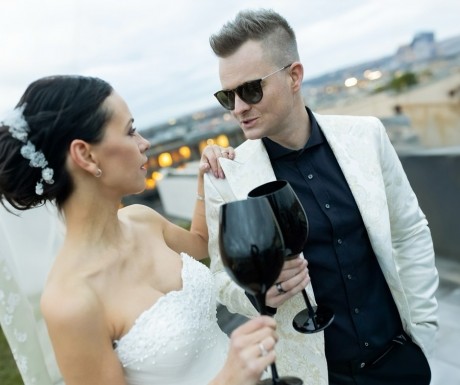 Svatební oblek a šaty na míru