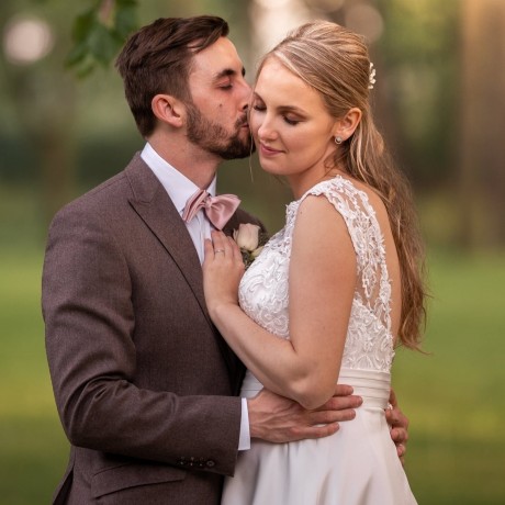 Svatební oděvy na míru - pro ženicha, nevěstu i svatebčany