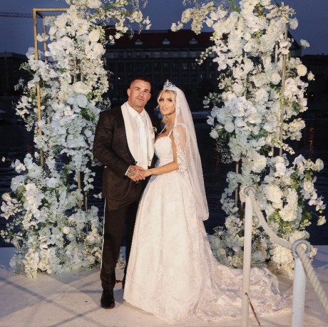 Svatební oděvy na míru - pro ženicha, nevěstu i svatebčany