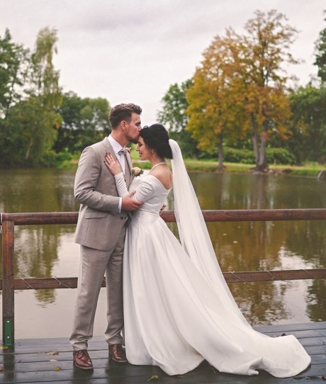 Svatební oděvy na míru - pro ženicha, nevěstu i svatebčany