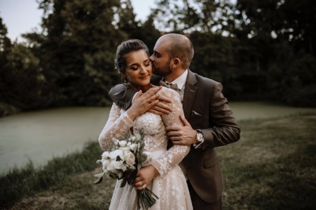 Svatební oděvy na míru - pro ženicha, nevěstu i svatebčany