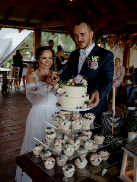 Svatební šaty a oblek na míru